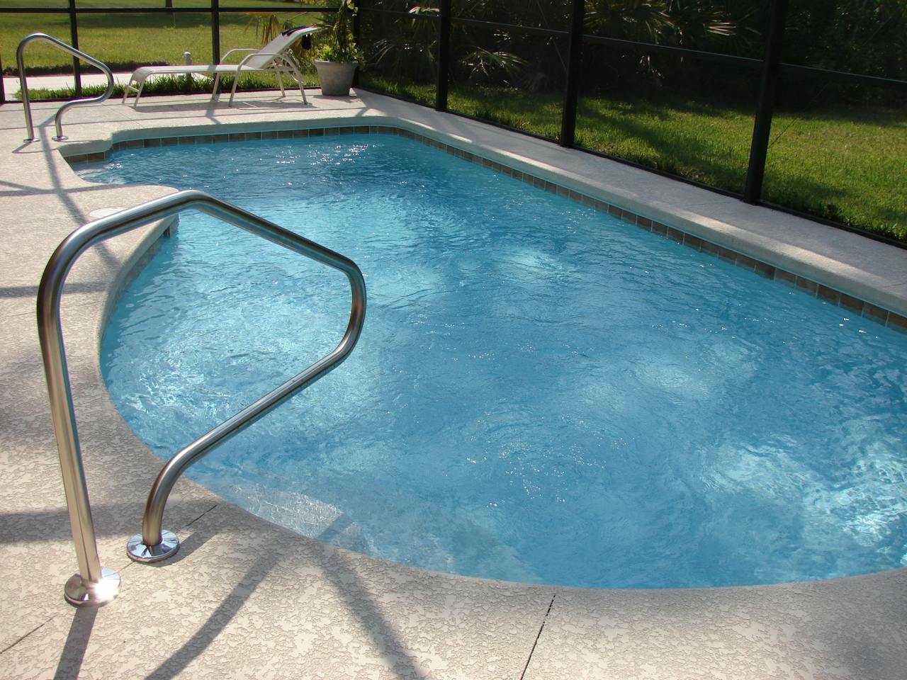 What to Look for In a Custom Pool Builder and Designer
